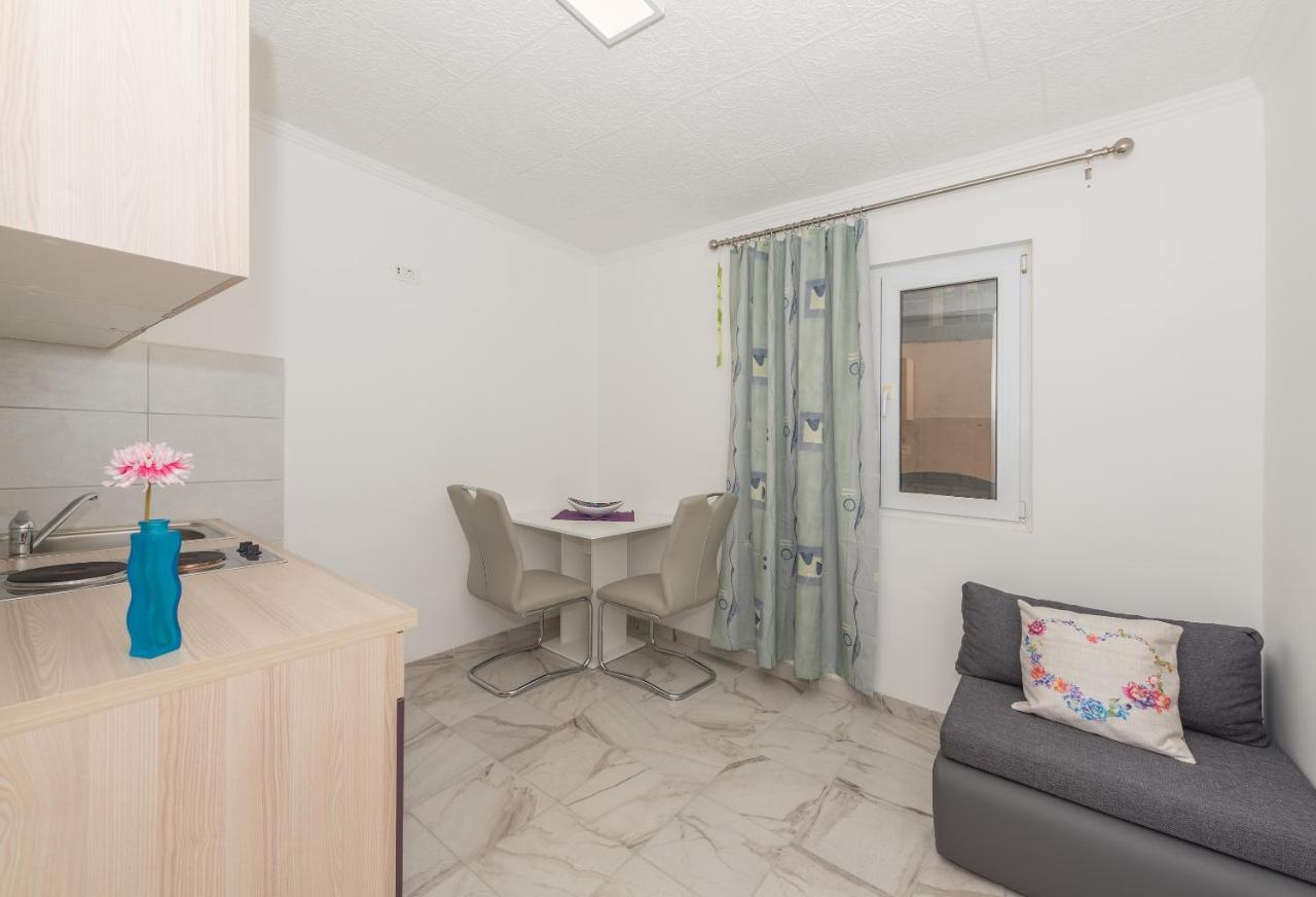 Apartments Calla Макарска Екстериор снимка