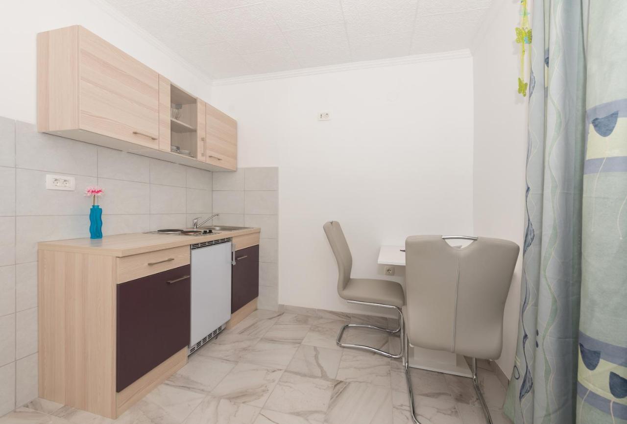 Apartments Calla Макарска Екстериор снимка