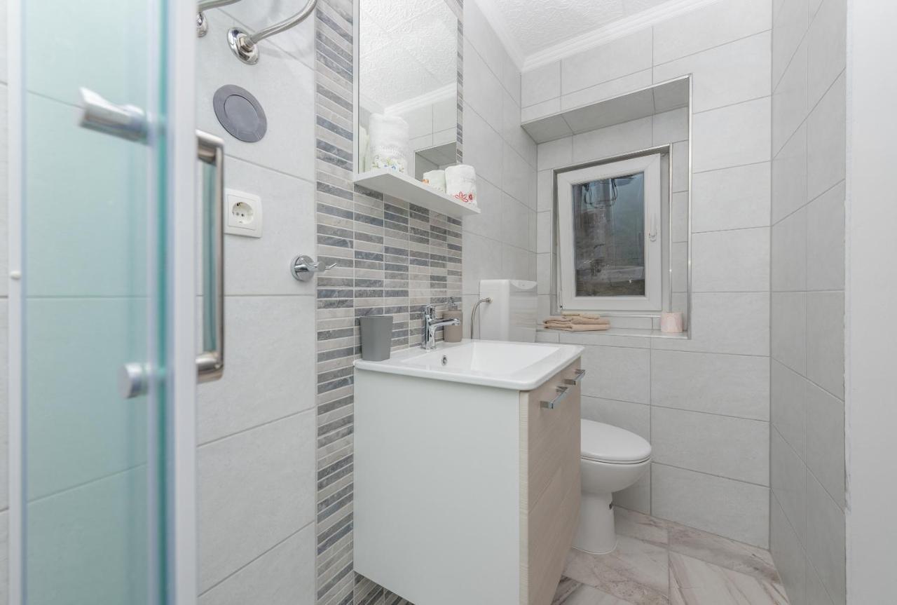 Apartments Calla Макарска Екстериор снимка